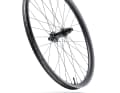 No-nonsense-Laufräder nennt OneUp die neuen Aluminum Wheels, die auf robuste Alufelgen, bekannte OneUp-Hubs, klassische J-Bend-Speichen und ein paar sinnvolle Details für den Tubeless-Alltag setzen.