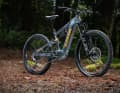 Mit 180 mm Federweg hat das Remote X bergab offensichtlich keine Lust auf angezogene Handbremse. Hier kommen Enduro-Piloten und sogar so mancher Freerider auf seine Kosten.