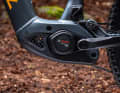 Der Bosch CX schiebt mit bis zu 120 Nm, während 800 Wh im Unterrohr für viel Reichweite sorgen. Und wenn das noch nicht reicht, lassen sich beide Bikes mit dem Bosch PowerMore 250 Wh Range Extender aufrüsten.