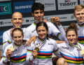 Die Weltmeister-Staffel aus der Schweiz in den Regenbogen-Trikots