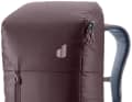 Aubergine ist diese Farbe. Die Rücklänge dieses City-Rucksacks ist 38 - 54 cm.
