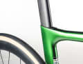 À l'arrière, le tube de selle, les haubans et la tige de selle ont pris de l'ampleur.