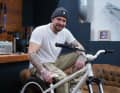 Kann zufrieden sein: Markus Flossmann hat eine Bikemarke erfunden und weit oben im Markt positioniert. Hier mit dem ersten Bike: Dirtlove, damals zum Killerpreis von 399 €.