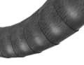 Ces deux bandes sont dotées d'une surface structurée qui garantit une adhérence suffisante même sur sol mouillé, sans nécessiter un effort d'adhérence important.