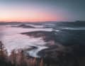 Die Adria brandet noch nicht an, schickt aber feucht warme Luft bis in die Grazer Berge. Die wiederum ein schönes Wattemeer zum Sonnenuntergang zaubert.