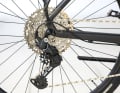 Die Cues Schaltung von Shimano aus der Mittelklasse-Serie U6000 hat eine hohe Bandbreite und verspricht langlebige Funktion.