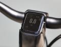 Das im Vorbau integrierte Display zeigt die wichtigsten Infos, ist aber nicht touch-fähig wie bei den teuren Vado Modellen.