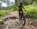 ... und den Naturtrails in der Dolomiti Paganella Bike Region beim BIKE Women Camp überzeugt das Light-E-MTB mit fein abstimmbarem Fahrwerk und Geometrie.