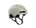 Der neue Fahrradhelm Lazer Maze KinetiCore ist optisch an das schlanke Design der Skater-Helme angelehnt.