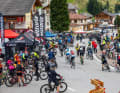 In den vier Startorten Wolkenstein, Corvara, Arabba und Canazei ist am Morgen vor dem Start einiges los.