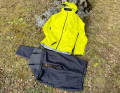 We tested two winter suits from the Finnish manufacturer Halti. The first is the Liike Drymaxx hardshell rain jacket and rain trousers.