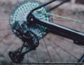 A Sram Eagle AXS electric drivetrain guides you through the 1x12 gear system.