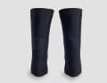 Long socks and particularly slim shape: The Specialised Traction D3O knee pads.