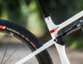 Je nach Rahmengröße sind dem Pinarello Dogma XCR zwischen 100 und 150 Millimeter Dropper-Hub vergönnt.