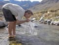 Berg, darüber der Himmel und sonst nur Natur - warum sollte man das Wasser nicht trinken können?