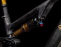 The Float Factory damper offers three positions: Lock, Trail and Open. In open mode, the compression can also be adjusted in three stages - for more comfort or more support in the suspension.