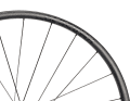The wheels are now 40 per cent lighter and 30 per cent stiffer. The "secret": the straight-pull design. Due to the significantly higher tensile strength and stiffness of carbon spokes compared to conventional steel spokes, 24 spokes per wheel are sufficient to achieve a perfect balance of stiffness and comfort
