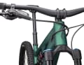 The cables run classically behind the head tube into the frame.