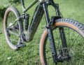 BESV TRS 1.3: Die dicke Rockshox-Domain-Gabel veleiht dem Bike eine gute Führung und Sicherheit im Gelände – drückt aber auch ordentlich auf die Waage.