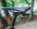 It is best to use a battery light at the rear of the E-MTB. This narrow light is also located in a Monkey Link, but other battery lights will also do.