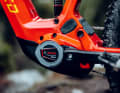 Der Bosch Performance CX Race Motor mit dem roten Winkel pusht mit 400 Prozent Unterstützung. Das Drehmoment liegt bei 85 Nm.