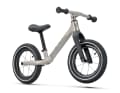 Rubber grips with a small diameter and large handlebar ends provide additional safety at the start.