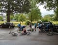 9 friends that Peter knows from school and university. In other words, some participants first get to know each other at the start car park on Lake Chiemsee.