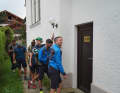 So men, now everyone can go to the loo again and then we ride off. The excitement before the start is undeniable.