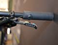 The control for the electronic seatpost is integrated in the handle.