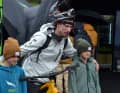 Zwei kleine Fans dürfen nicht mit Jasper auf die Techy Trails - aber auf ein Foto.