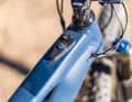 Canyon Neuron:ON 7: Smartphone or GPS can be powered directly from the battery via USB-C. However, the port cover was too loose on our test bike.