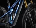 The two-part down tube guard can be screwed on and off as required. 