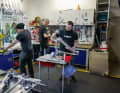 Almost ten employees work at Alutech. The boss (left) lends a hand.