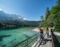 Faszinierendes Auf und Ab: Nicht nur geografisch, auch physisch ist die Bayern-Transalp eine unvergessliche Pendelei zwischen Höhe- und Tiefpunkten. Entspannte Pausen wie am Eibsee...