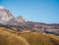 Eintauchen in die Welt der Dolomiten: Die Sella Ronda gehört zu den schönsten Bike Runden der Welt. Wir haben sie in der Nebensaison an einem Tag gemacht, ohne Lifte und mit viel Flow.