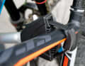 3 circumferential straps for frame mounting (Atera, MFT) have a firm grip on the bike and require less clamping pressure than classic claws. This is particularly advantageous for carbon frames.