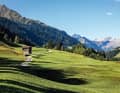 Weiche Hügel statt harte Gletscher - auch das ist die Schweiz. Das Rheintal hat zwar durchaus seine Höhen, das Klima ist jedoch angenehm mild, speziell im geschützten Val Lumnezia. Auch die Lifte im Bikepark Flims Laax öffnen schon früh in der Saison.