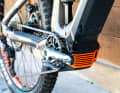 The engine is protected by a cladding made of fibre-reinforced plastic. The cooling fins (orange) are designed to direct the airflow to the hottest parts of the unit.