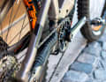 The chainstay protector is massive and small, air-filled bumps are designed to dampen chain slaps particularly well.