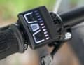 Nox Helium 5.9 All Mountain | The clunky, not very modern control unit dates back to the early days of the Fazua drive. There is now an alternative that can be integrated into the frame. However, this control unit is hardly suitable for e-mountainbikes.