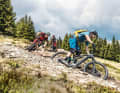 Der Trail The Wu schlängelt sich durch die seichten Wiesen am Gipfel des Hochwechsel. Das Lapierre Overvolt lässt sich sicher durch die Anlieger manövrieren.