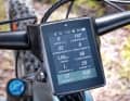 Kommandozentrale 1: Der große Bildschirm vermittelt Motorrad-Feeling, ist toll ablesbar und bietet unzählige Individualisierungsmöglichkeiten. Super!