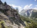 If you could draw a single trail, it would probably look exactly like this: The path winds its way down into Val Müstair with perfect curve radii. The Val Mora plateau crosses into our lane from the left.