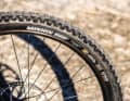 The tyres give an indication of the intended area of use: the Ghost is fitted with Minion DH tyres with great grip values. The Cube rolls quietly and lightly on thick but low-profile Smart Sam tyres. Centurion favours less volume.