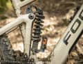 The rear suspension kinematics have been designed to work with both coil and air shocks. A coil model is used in the top model, while the Sam² 6.8 is air-sprung.