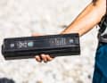 The Yamaha battery offers 600 watt hours and is significantly thicker, but also shorter than a Bosch Powertube 625. 3.84 kg is no lightweight.