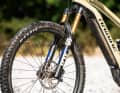 38 Millimeter: Der neue Standard an langhubigen E-MTBs. Nicht nur optisch sind Gabeln wie die neue Fox 38 ein Gewinn für sportliche E-Mountainbikes.