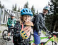 Pilze sammeln, Blümchen pflücken, Frösche fangen, Weidevieh streicheln, und zwischendurch reichlich Picknickpausen - so wünschen sich Kinder eine Bike-Tour.