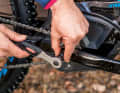 2. now you need a so-called crank puller such as the XLC puller*, with which you screw the large thread into the pedal.
   