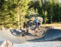 Im Bikepark Lipno wartet natürlich auch ein Pumptrack zum Warmfahren.